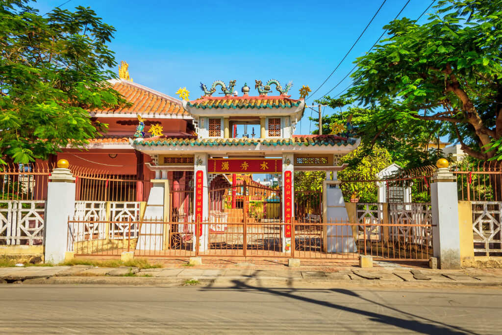 dinh-van-thuy-tu-ben-ngoai